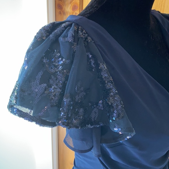 Ruffle-Cap-Sleeve Jersey Gown - Picture 9 of 9